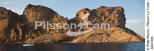 Les falaises du Cap de l'Aigle à La Ciotat - © Philip Plisson / Plisson La Trinité / AA31305 - Nos reportages photos - Falaise