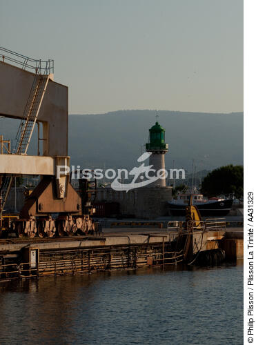 La Ciotat - © Philip Plisson / Plisson La Trinité / AA31329 - Nos reportages photos - Feu de port