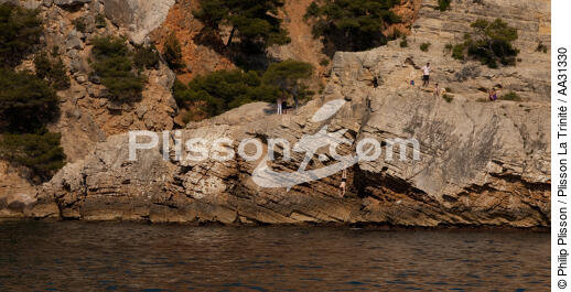 The cliffs of Cap de l'Aigle in La Ciotat [AT] - © Philip Plisson / Plisson La Trinité / AA31330 - Photo Galleries - Cliff
