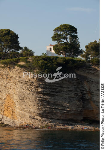 The cliffs of Cap de l'Aigle in La Ciotat [AT] - © Philip Plisson / Plisson La Trinité / AA31335 - Photo Galleries - Cliff
