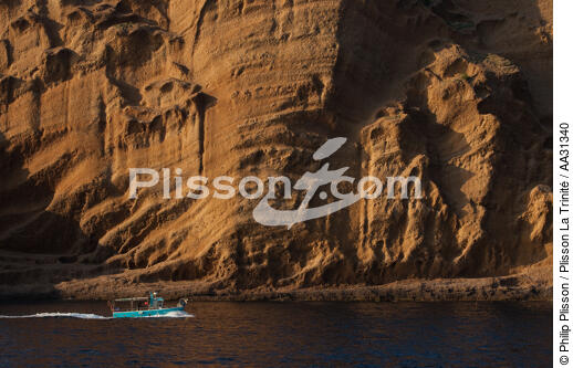 Les falaises du Cap de l'Aigle à La Ciotat - © Philip Plisson / Plisson La Trinité / AA31340 - Nos reportages photos - La Ciotat