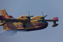 Canadair at La Ciotat [AT] © Philip Plisson / Plisson La Trinité / AA31473 - Photo Galleries - Air transport