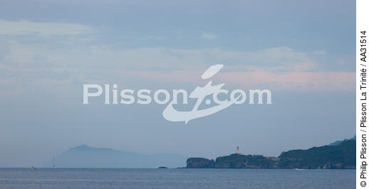 In front of Hyères - © Philip Plisson / Plisson La Trinité / AA31514 - Photo Galleries - French Lighthouses