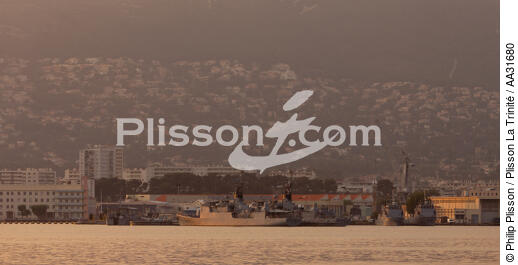 Toulon - © Philip Plisson / Plisson La Trinité / AA31680 - Nos reportages photos - Ville [83]