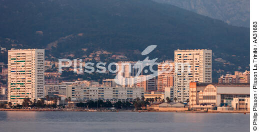 Toulon - © Philip Plisson / Plisson La Trinité / AA31683 - Photo Galleries - Town [83]