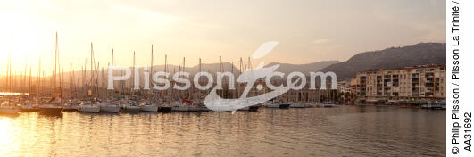 Toulon - © Philip Plisson / Plisson La Trinité / AA31692 - Nos reportages photos - Var