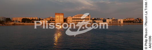 Toulon - © Philip Plisson / Plisson La Trinité / AA31696 - Nos reportages photos - Ville [83]