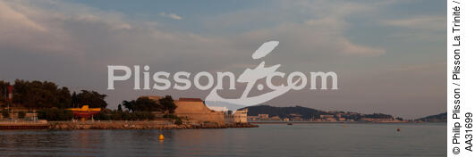 Toulon - © Philip Plisson / Plisson La Trinité / AA31699 - Nos reportages photos - Ville [83]