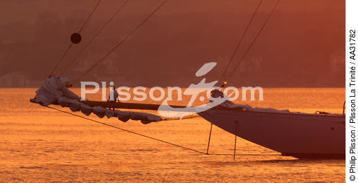 Mouillage devant Saint-Tropez - © Philip Plisson / Plisson La Trinité / AA31782 - Nos reportages photos - Mouillage