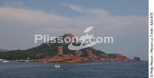 Or island and Dramont cape in Saint-Raphaël - © Philip Plisson / Plisson La Trinité / AA31875 - Photo Galleries - Island [83]