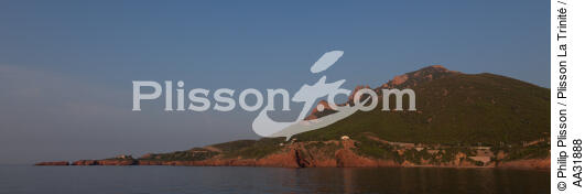 Cape Dramont in Saint-Raphaël - © Philip Plisson / Plisson La Trinité / AA31888 - Photo Galleries - Saint-Raphaël