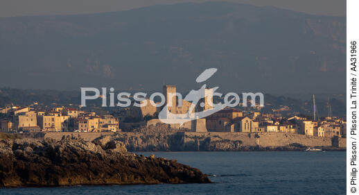 Antibes - © Philip Plisson / Plisson La Trinité / AA31966 - Nos reportages photos - Alpes Maritimes