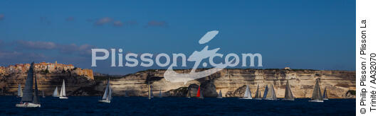 Le Tour de Corse 2011 - © Philip Plisson / Plisson La Trinité / AA32070 - Nos reportages photos - Falaise