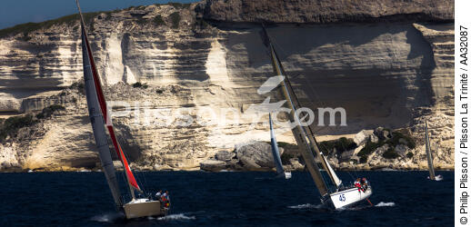 Le Tour de Corse 2011 - © Philip Plisson / Plisson La Trinité / AA32087 - Nos reportages photos - Falaise