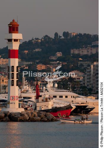 The old port of Cannes - © Philip Plisson / Plisson La Trinité / AA32104 - Photo Galleries - Port