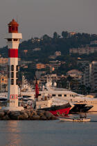 Le vieux port de Cannes © Philip Plisson / Plisson La Trinité / AA32104 - Nos reportages photos - Ville [06]