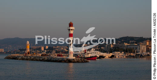 The old port of Cannes - © Philip Plisson / Plisson La Trinité / AA32126 - Photo Galleries - Port