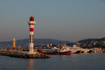 Le vieux port de Cannes © Philip Plisson / Plisson La Trinité / AA32127 - Nos reportages photos - Ville [06]
