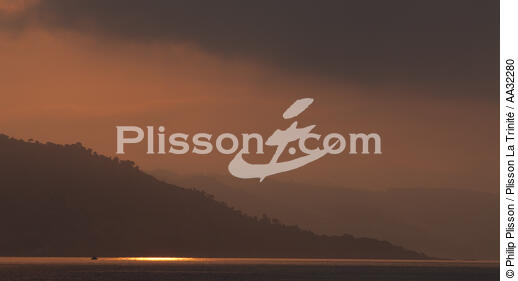 Menton vers la frontière italienne - © Philip Plisson / Plisson La Trinité / AA32280 - Nos reportages photos - Ville [06]
