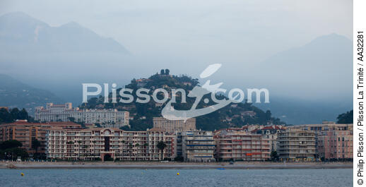 Menton - © Philip Plisson / Plisson La Trinité / AA32281 - Nos reportages photos - Alpes Maritimes