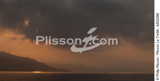 Menton vers la frontière italienne - © Philip Plisson / Plisson La Trinité / AA32288 - Nos reportages photos - Alpes Maritimes