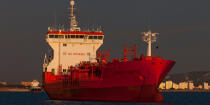 In the Gulf of Fos © Philip Plisson / Plisson La Trinité / AA32471 - Photo Galleries - Oil tanker