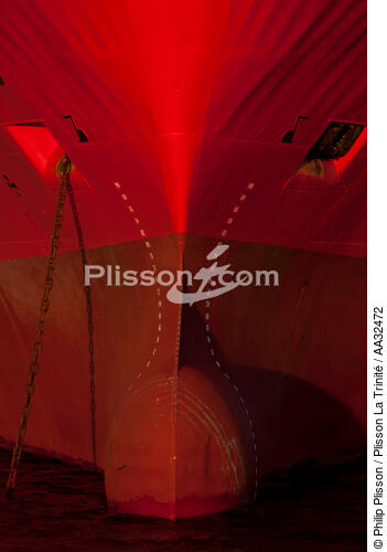 In the Gulf of Fos - © Philip Plisson / Plisson La Trinité / AA32472 - Photo Galleries - Oil tanker