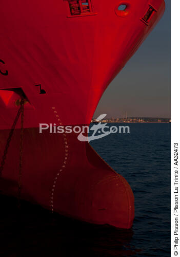 Dans le Golfe de Fos - © Philip Plisson / Plisson La Trinité / AA32473 - Nos reportages photos - Elément d'un bateau
