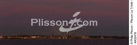 Le port pétrolier de Lavéra dans le Golfe de Fos - © Philip Plisson / Plisson La Trinité / AA32478 - Nos reportages photos - Site [13]