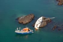 Chausey island © Philip Plisson / Plisson La Trinité / AA32521 - Photo Galleries - Running aground