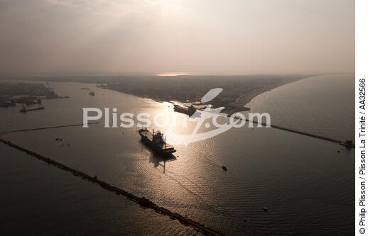 Port-Saïd, Egypte - © Philip Plisson / Plisson La Trinité / AA32566 - Nos reportages photos - Contre-jour