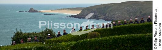 Landing School of mousses on the island of Houat. [AT] - © Philip Plisson / Plisson La Trinité / AA32680 - Photo Galleries - The Navy
