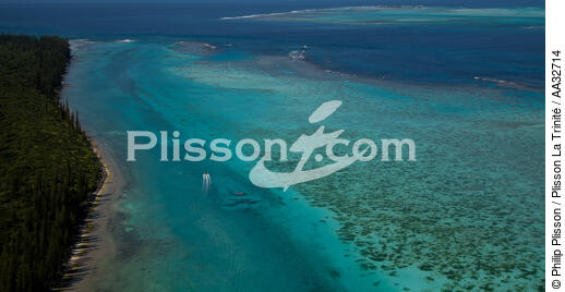 Iles des Pins - © Philip Plisson / Plisson La Trinité / AA32714 - Photo Galleries - Lagoon
