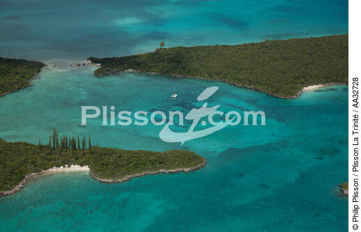 Iles des Pins - © Philip Plisson / Plisson La Trinité / AA32728 - Photo Galleries - Lagoon