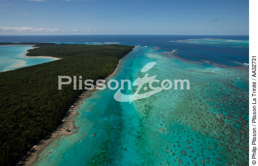 Iles des Pins - © Philip Plisson / Plisson La Trinité / AA32731 - Photo Galleries - Lagoon