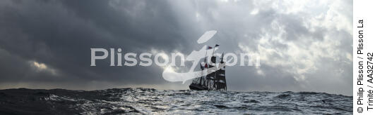 Le Belem entre Groix et Belle-Ile - © Philip Plisson / Plisson La Trinité / AA32742 - Nos reportages photos - Mer agitée