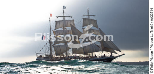 Le Belem entre Groix et Belle-Ile - © Philip Plisson / Plisson La Trinité / AA32744 - Nos reportages photos - Grand voilier