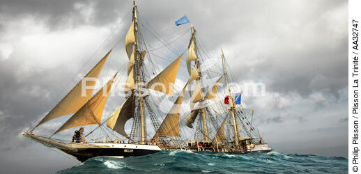 Le Belem entre Groix et Belle-Ile - © Philip Plisson / Plisson La Trinité / AA32747 - Nos reportages photos - Trois-mâts barque
