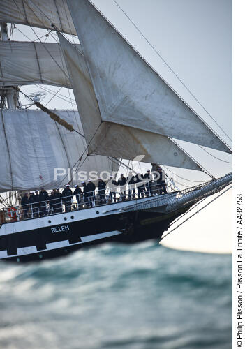 The Belem between Groix and Belle-Ile [AT] - © Philip Plisson / Plisson La Trinité / AA32753 - Photo Galleries - Three masts