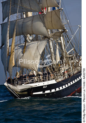 The Belem between Groix and Belle-Ile [AT] - © Philip Plisson / Plisson La Trinité / AA32759 - Photo Galleries - Three masts