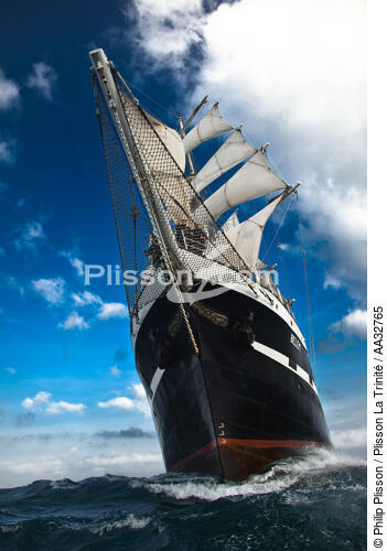 Le Belem entre Groix et Belle-Ile - © Philip Plisson / Plisson La Trinité / AA32765 - Nos reportages photos - Mer agitée