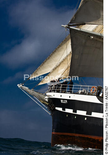Le Belem entre Groix et Belle-Ile - © Philip Plisson / Plisson La Trinité / AA32767 - Nos reportages photos - Grand voilier