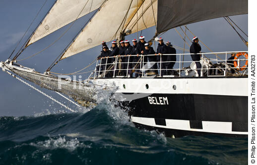 Le Belem entre Groix et Belle-Ile - © Philip Plisson / Plisson La Trinité / AA32783 - Nos reportages photos - Grand voilier