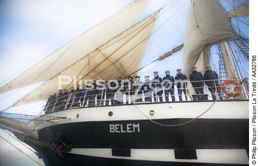 Le Belem entre Groix et Belle-Ile - © Philip Plisson / Plisson La Trinité / AA32786 - Nos reportages photos - Ecole des mousses
