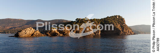 Le Cap Nègre sur la commune du Lavandou. - © Philip Plisson / Plisson La Trinité / AA32789 - Nos reportages photos - Provence Alpes Côte-d'Azur