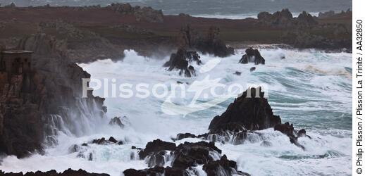 The storm Joachim on the Brittany coast. [AT] - © Philip Plisson / Plisson La Trinité / AA32850 - Photo Galleries - Winters storms on Brittany coasts