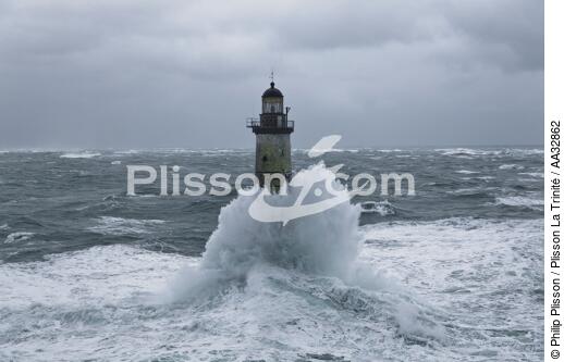 The storm Joachim on the Brittany coast. [AT] - © Philip Plisson / Plisson La Trinité / AA32862 - Photo Galleries - Lighthouse [29]