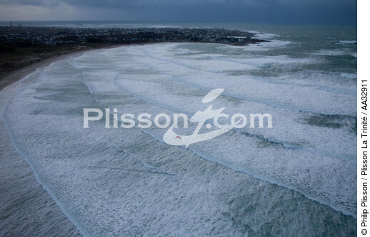 La Torche, kitsurfing - © Philip Plisson / Plisson La Trinité / AA32911 - Photo Galleries - Winters storms on Brittany coasts