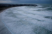 La Torche, kitsurfing © Philip Plisson / Plisson La Trinité / AA32911 - Photo Galleries - Winters storms on Brittany coasts