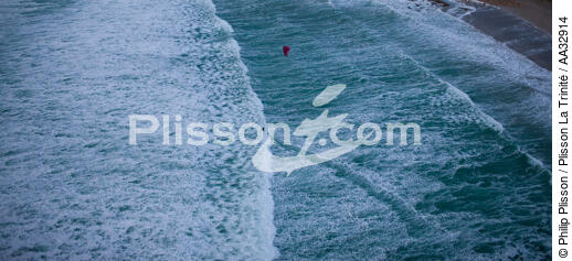 La Torche, kitsurfing - © Philip Plisson / Plisson La Trinité / AA32914 - Photo Galleries - Nautical sports